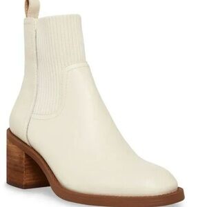NWT Admire bone lea Steve Madden, size 8.